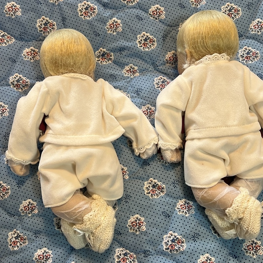 Twin Girl Goetz baby dolls, two newborns , rare - Picture 5 of 6